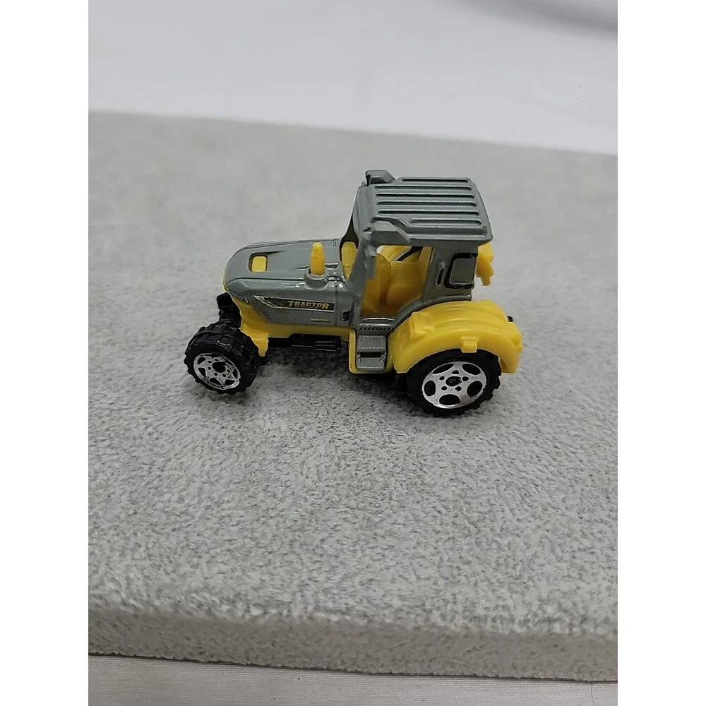2006 Matchbox  Tractor  MB703 Yellow Toy
